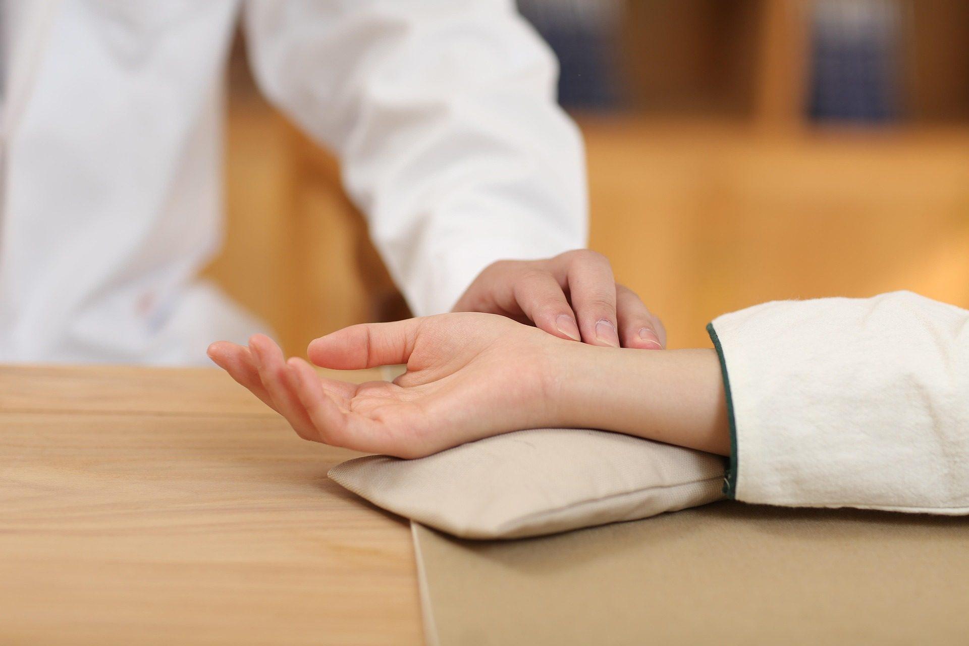 TCM Pulse Diagnosis: A Practical, Step-by-Step Guide for Clinicians